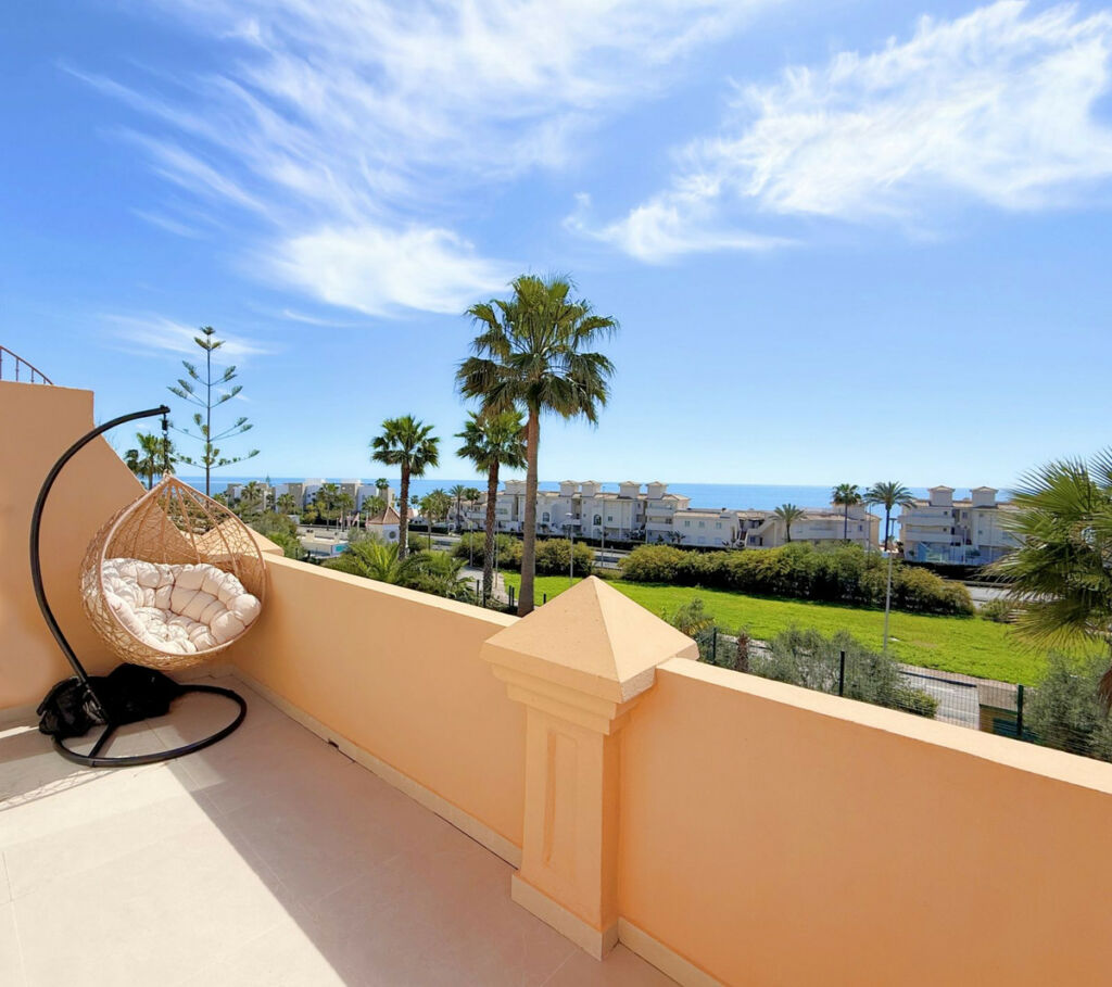 Townhouse Estepona Málaga - image 2