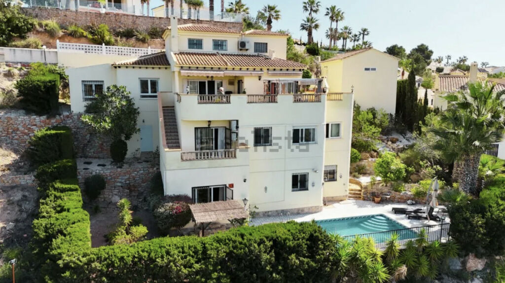 Detached Villa Villamartin Alicante - image 2