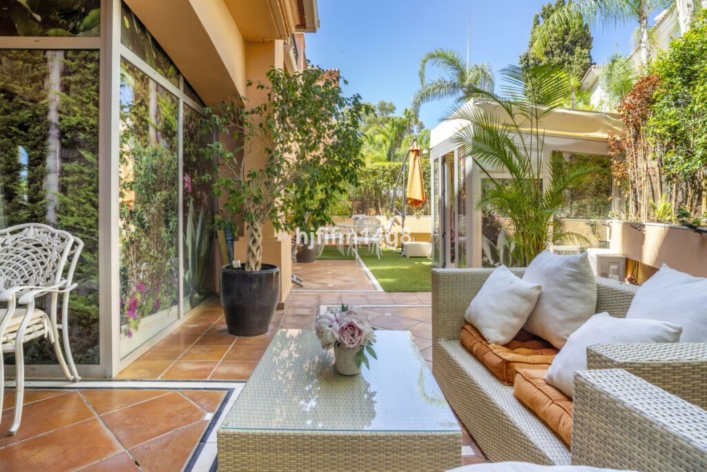 Ground Floor Apartment Puerto Banús Málaga - image 2