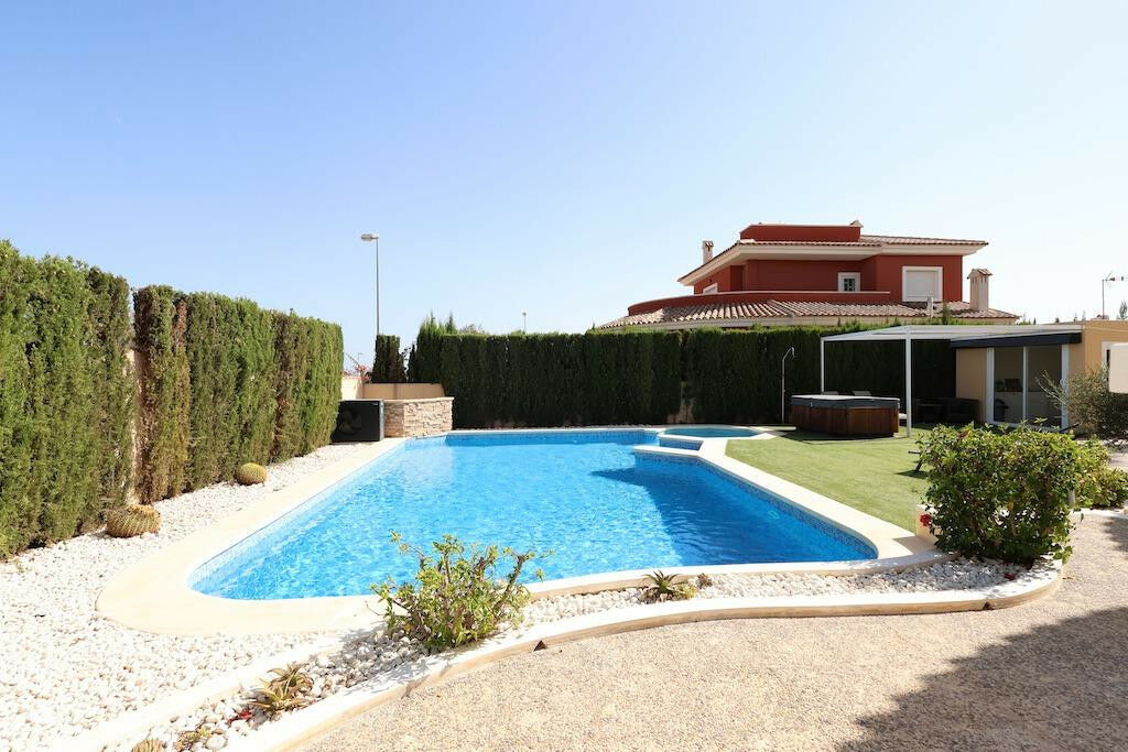 Detached Villa Ciudad Quesada Alicante - image 2