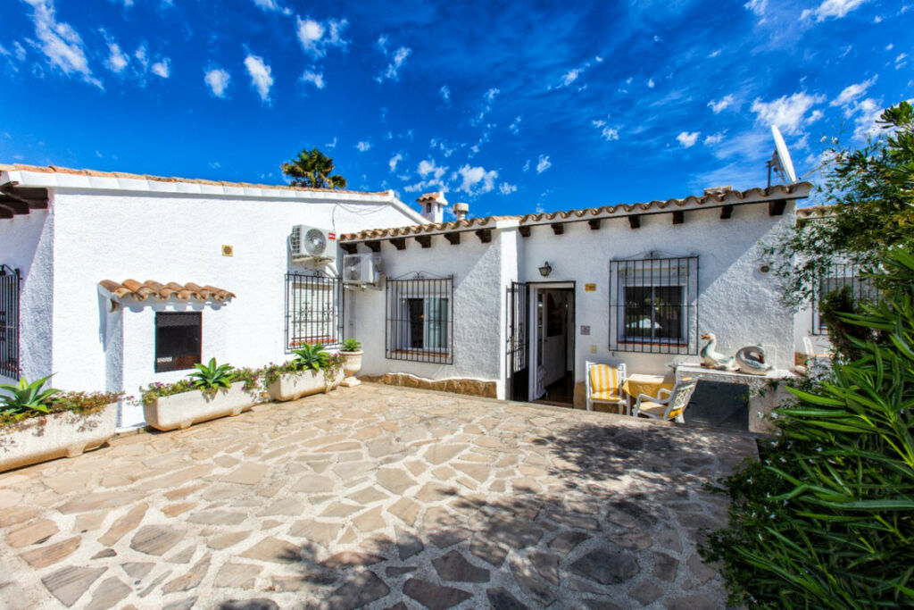 Bungalow Moraira Alicante - image 2