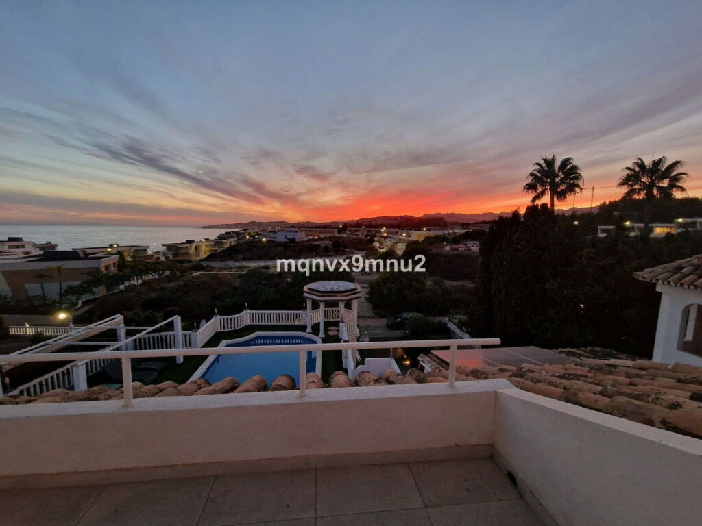 Detached Villa El Chaparral Málaga - image 2