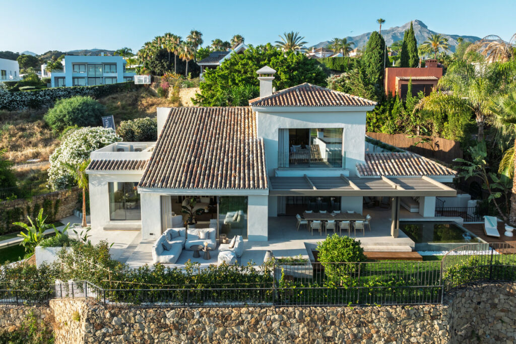 Detached Villa Nueva Andalucía Málaga - image 4