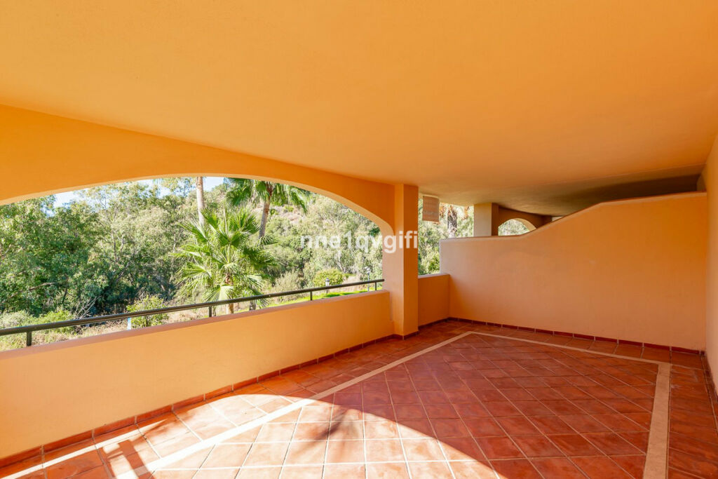 Middle Floor Apartment Elviria Málaga - image 2