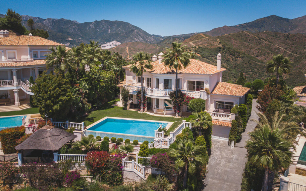Detached Villa Altos de los Monteros Málaga - image 2