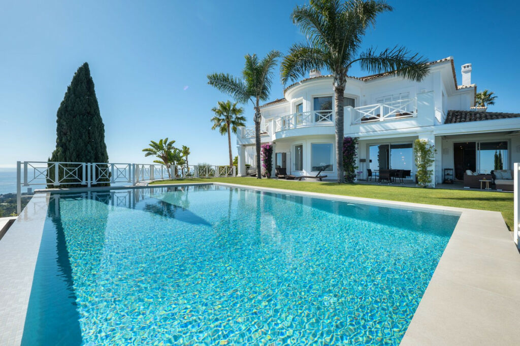 Detached Villa Marbella Málaga - image 2