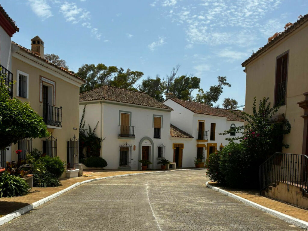 Townhouse Guadalmina Baja Málaga - image 2