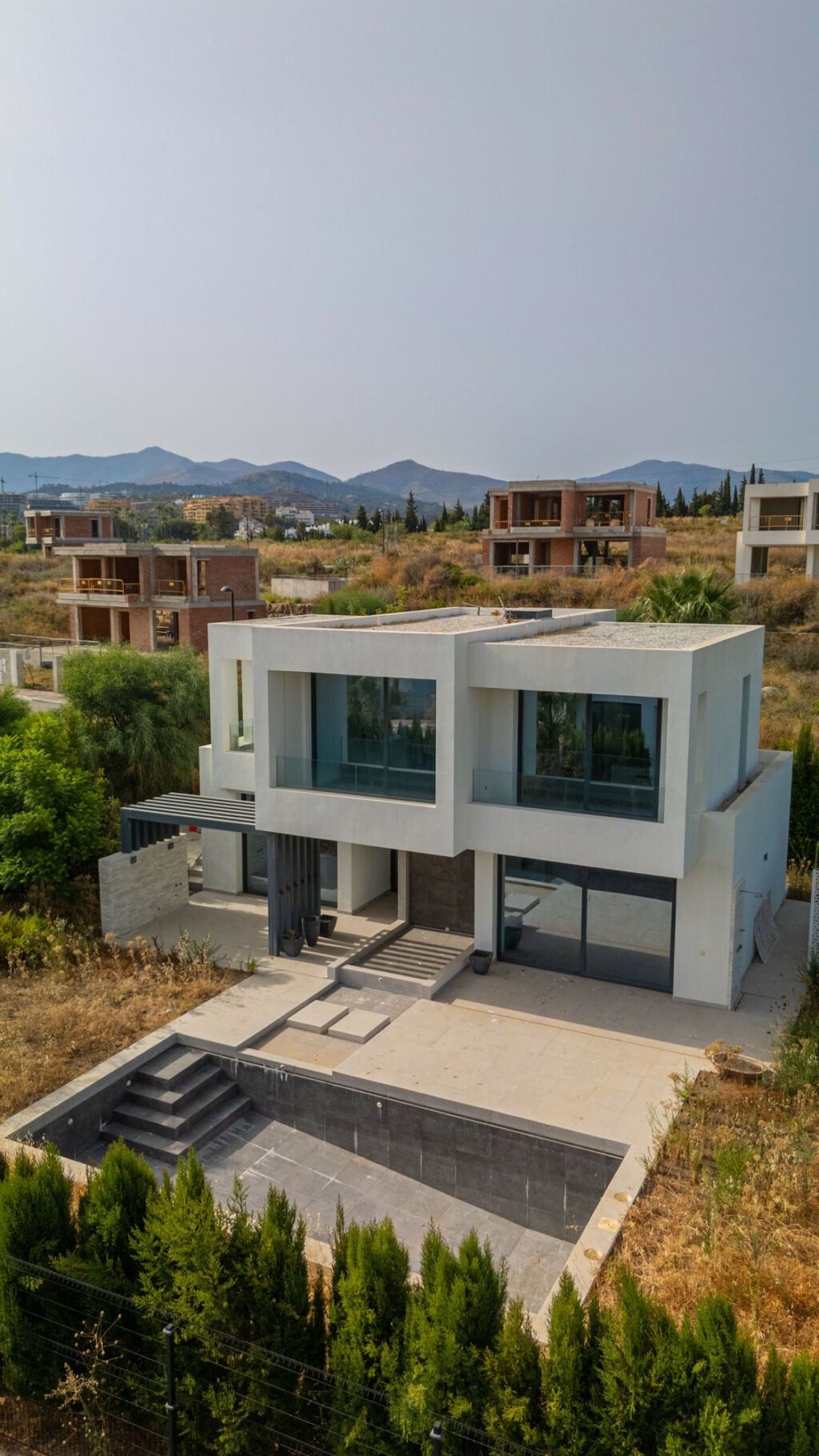 Detached Villa New Golden Mile Málaga - image 2