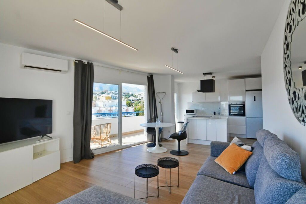 Middle Floor Apartment Torreblanca Málaga - image 2