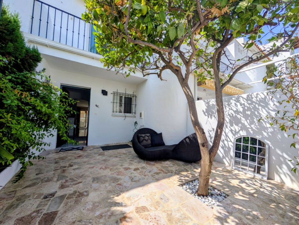 Townhouse Atalaya Málaga - image 2