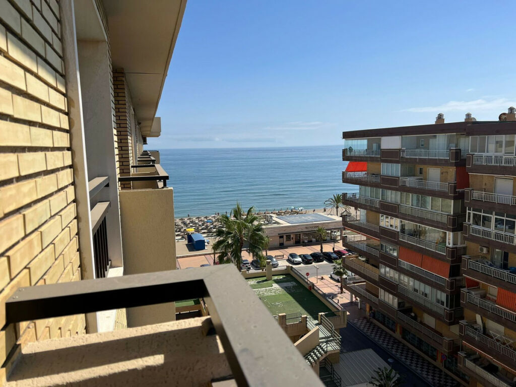 Top Floor Apartment Fuengirola Málaga - image 2