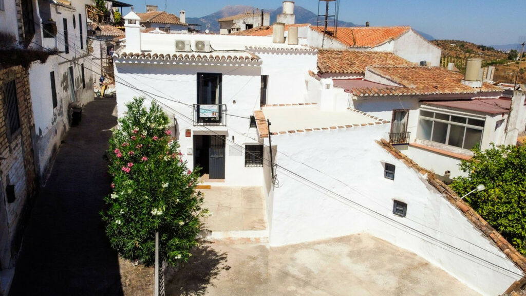 Townhouse Guaro Málaga - image 3