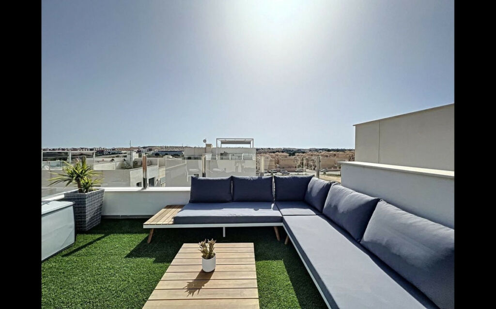 Detached Villa Villamartin Alicante - image 2