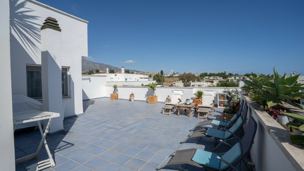 Middle Floor Apartment Marbella Málaga - image 2