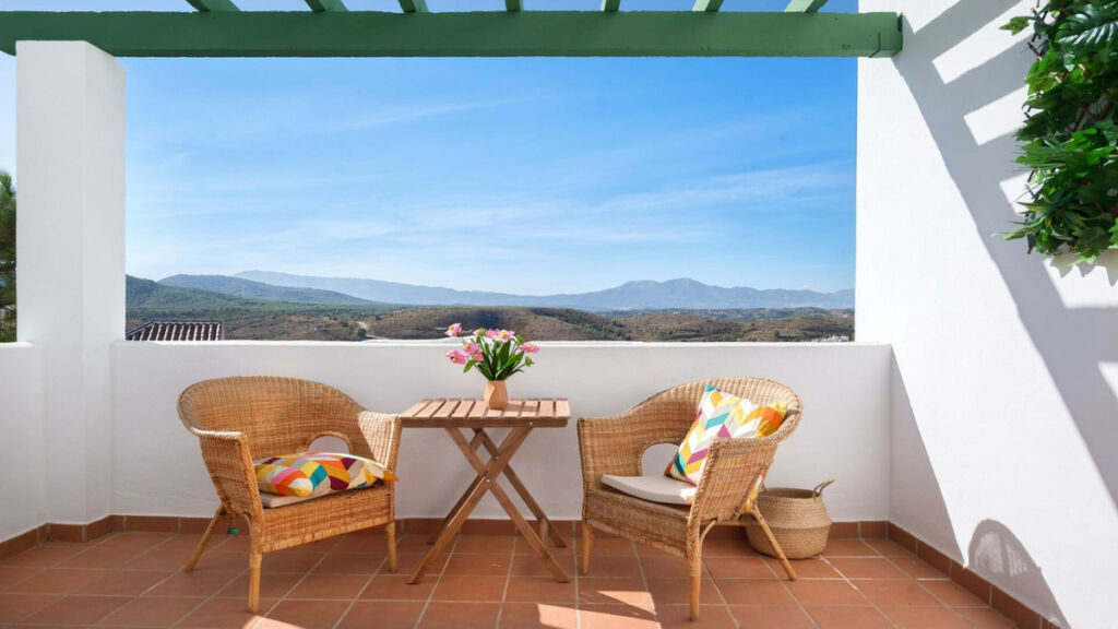 Middle Floor Apartment Alhaurin Golf Málaga - image 2