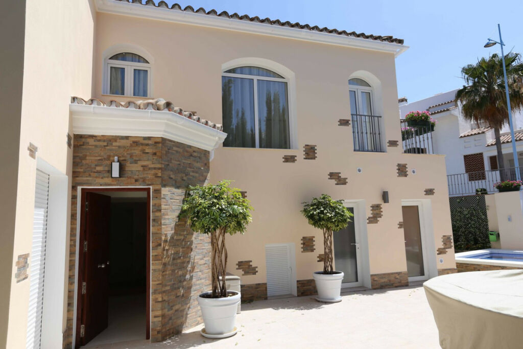 Detached Villa San Pedro de Alcántara Málaga - image 2