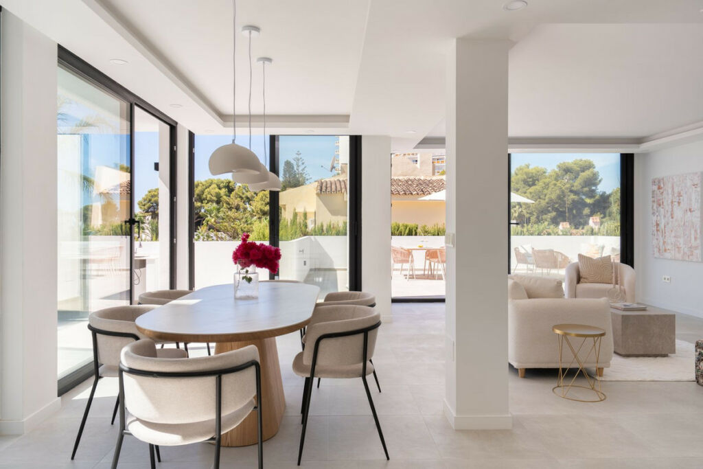 Detached Villa Nueva Andalucía Málaga - image 2