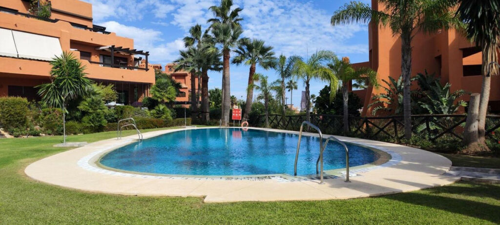 Ground Floor Apartment Estepona Málaga - image 2