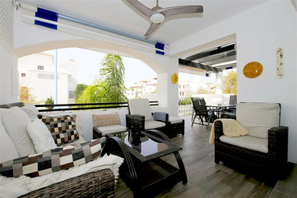 Middle Floor Apartment Marbella Málaga - image 2