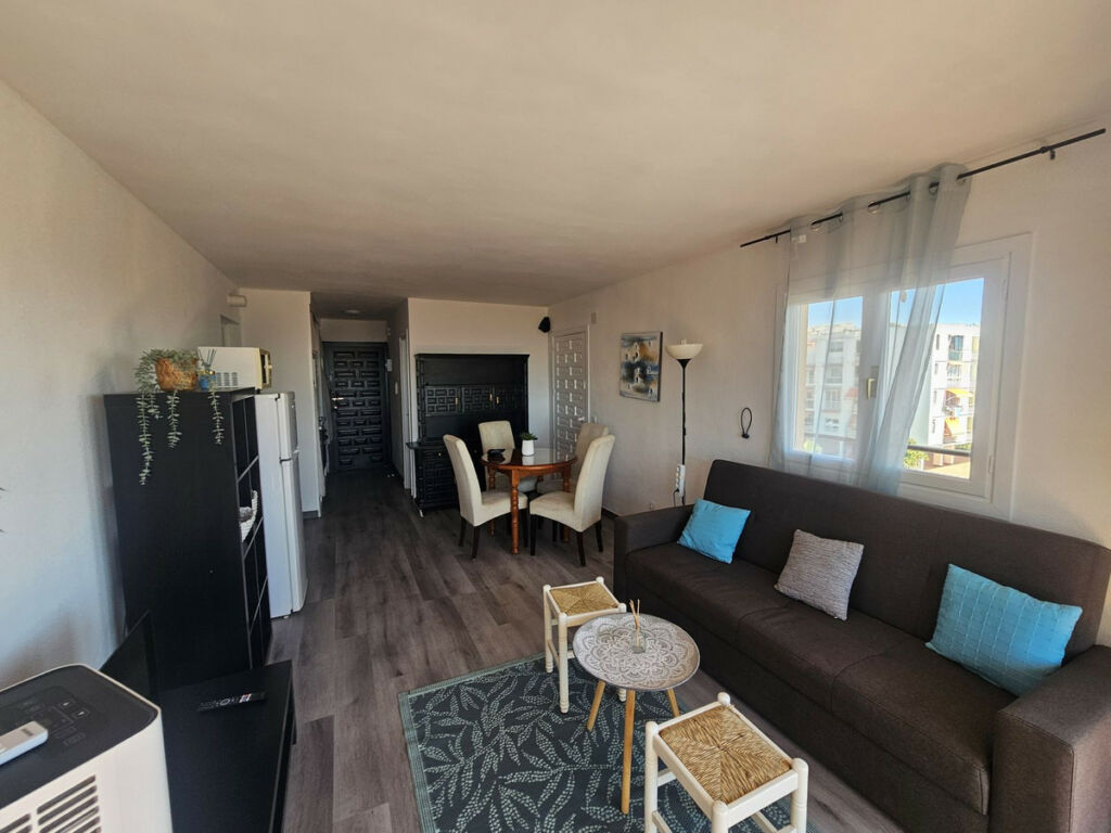 Middle Floor Apartment Calypso Málaga - image 2