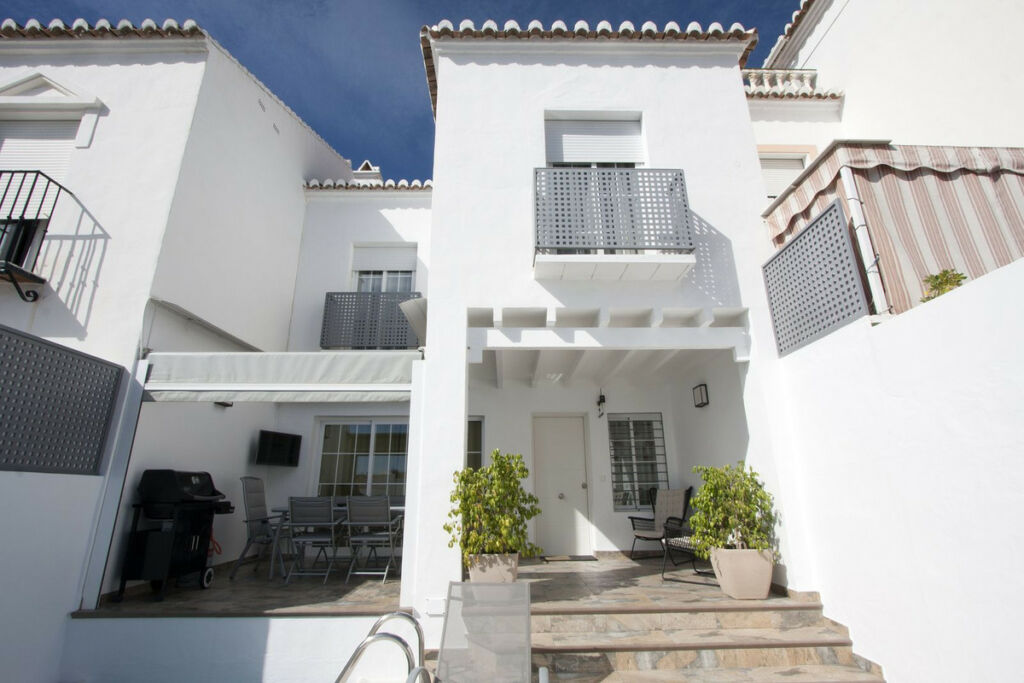 Townhouse Nerja Málaga - image 2