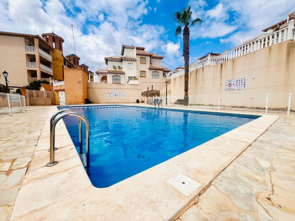 Bungalow Orihuela Costa Alicante - image 2