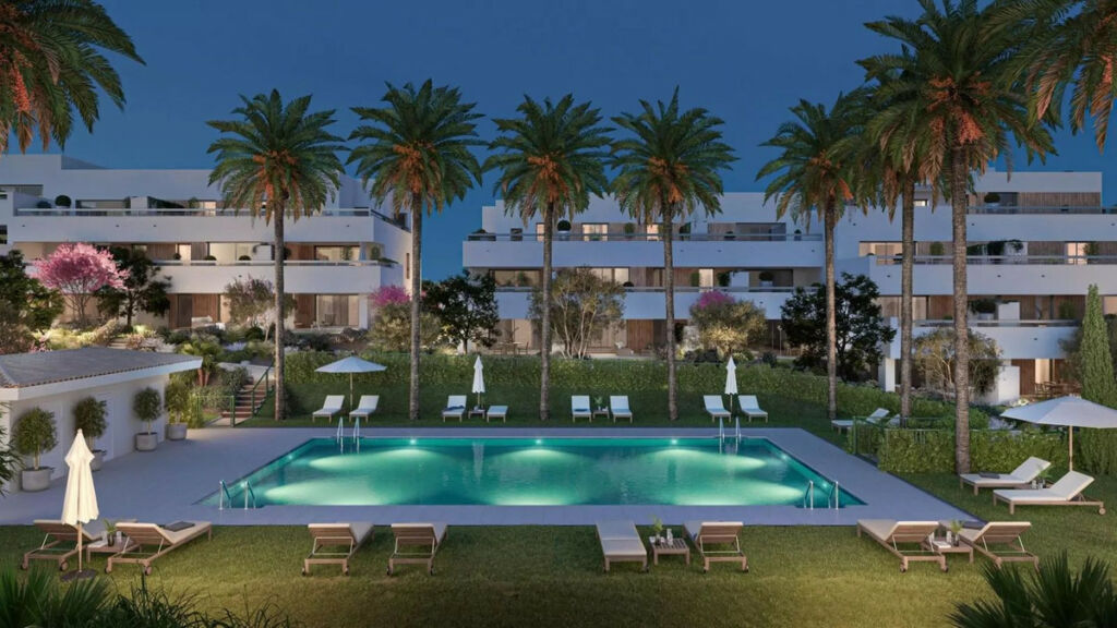 Middle Floor Apartment Estepona Málaga - image 2