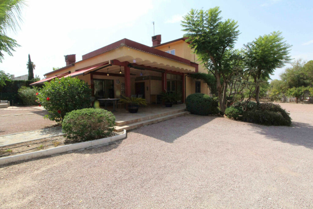 Detached Villa Valverde Alicante - image 2