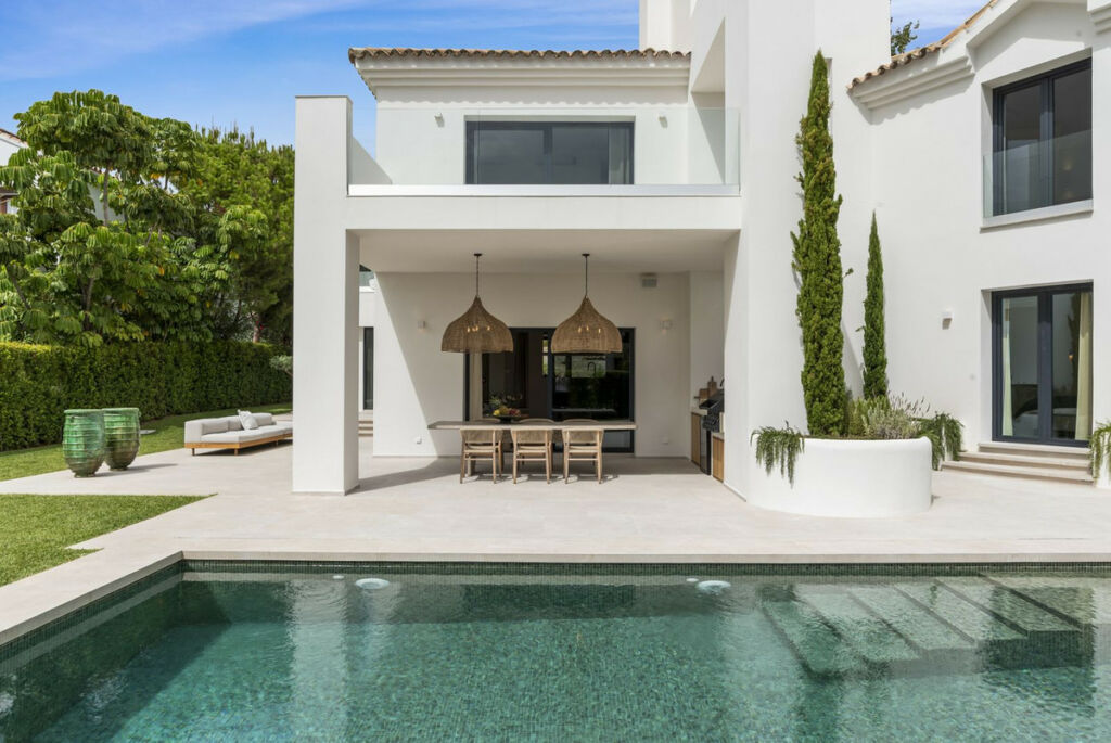 Detached Villa Benahavís Málaga - image 2