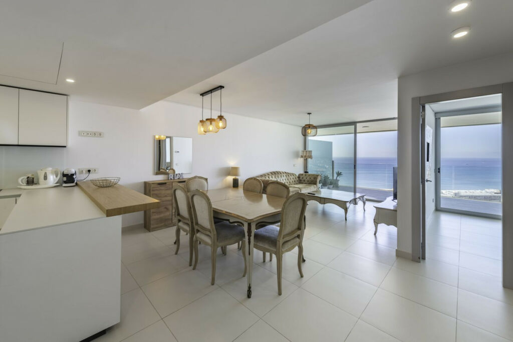 Middle Floor Apartment Higueron Málaga - image 2