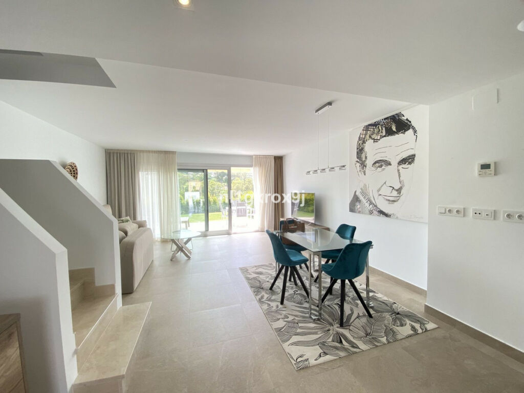 Townhouse Estepona Málaga - image 2