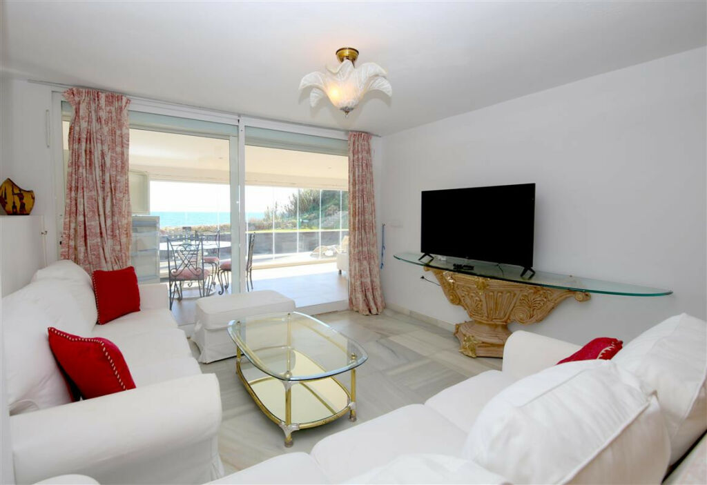 Semi-Detached House Estepona Málaga - image 2