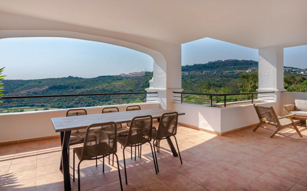 Middle Floor Apartment Casares Playa Málaga - image 2