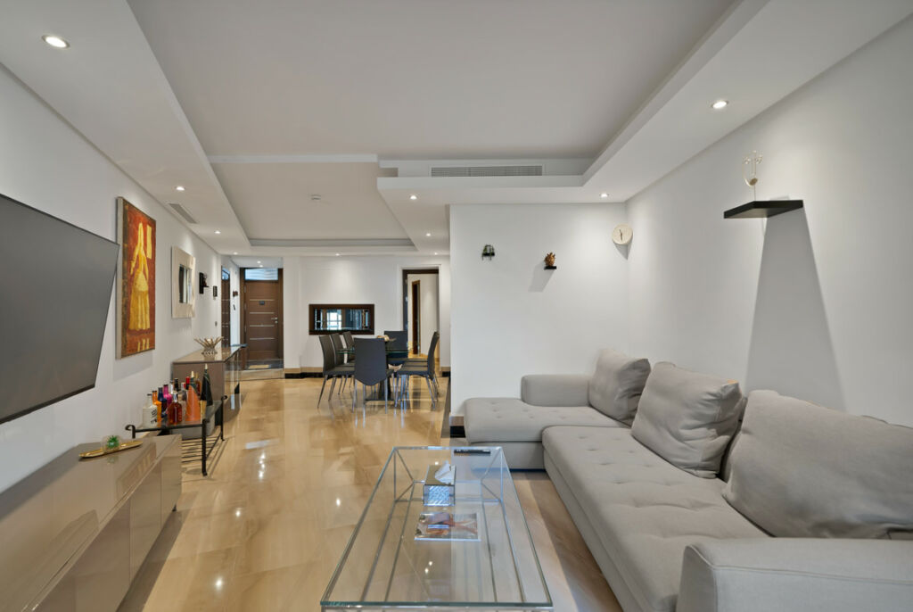 Middle Floor Apartment Estepona Málaga - image 2