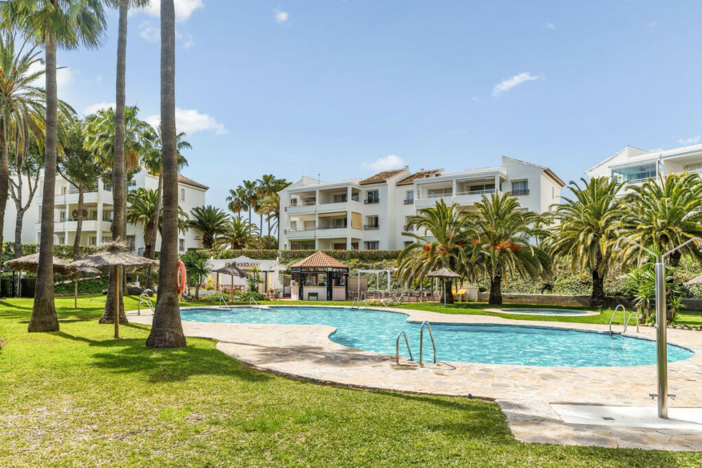 Middle Floor Apartment Riviera del Sol Málaga - image 2