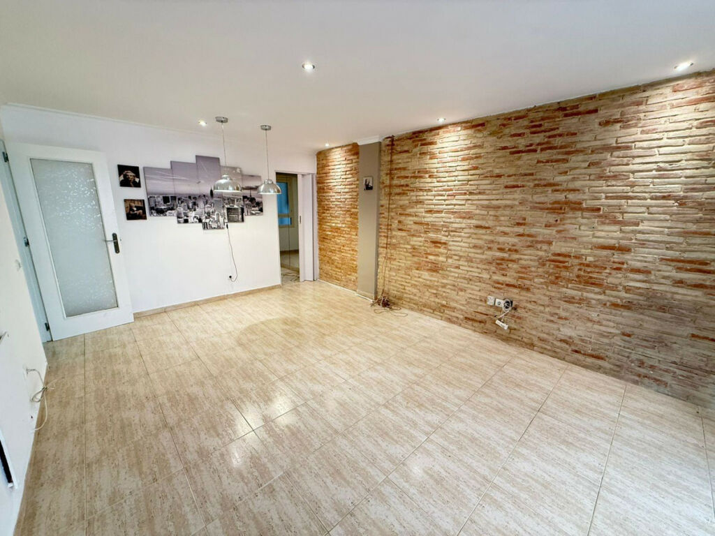 Middle Floor Apartment Torrevieja Alicante - image 2