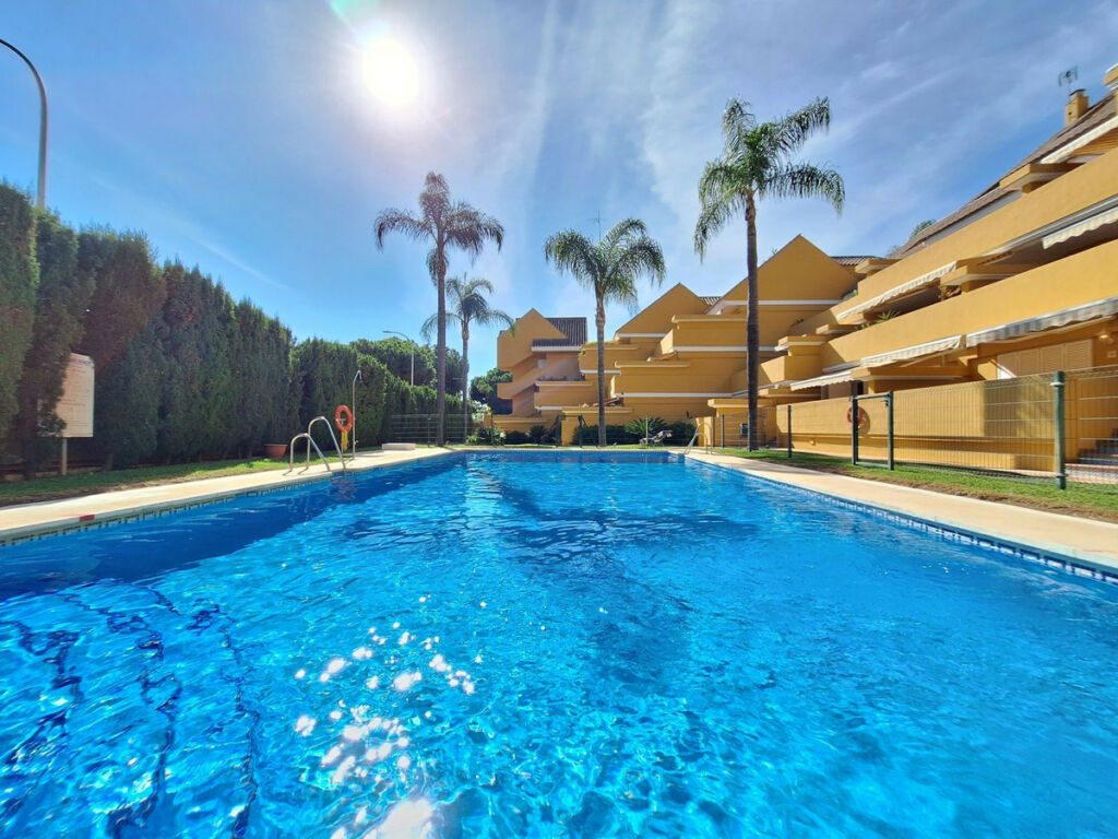 Penthouse Duplex Elviria Málaga - image 2