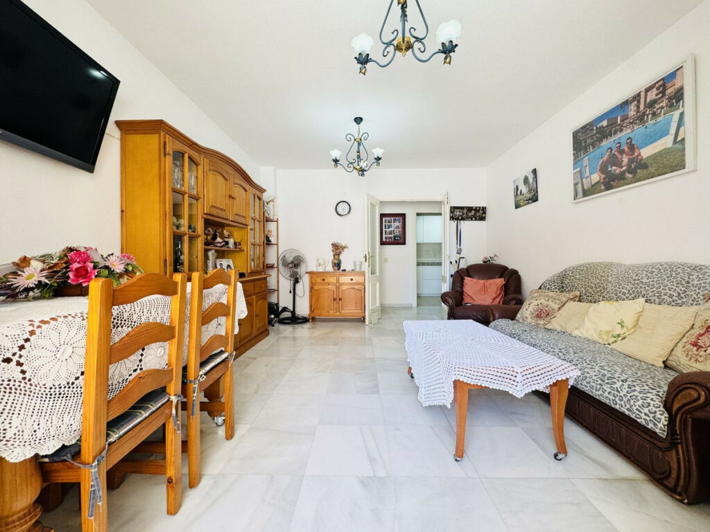 Middle Floor Apartment San Luis de Sabinillas Málaga - image 2