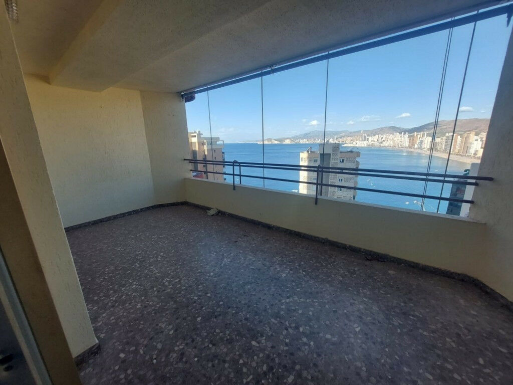 Middle Floor Apartment Benidorm Alicante - image 2