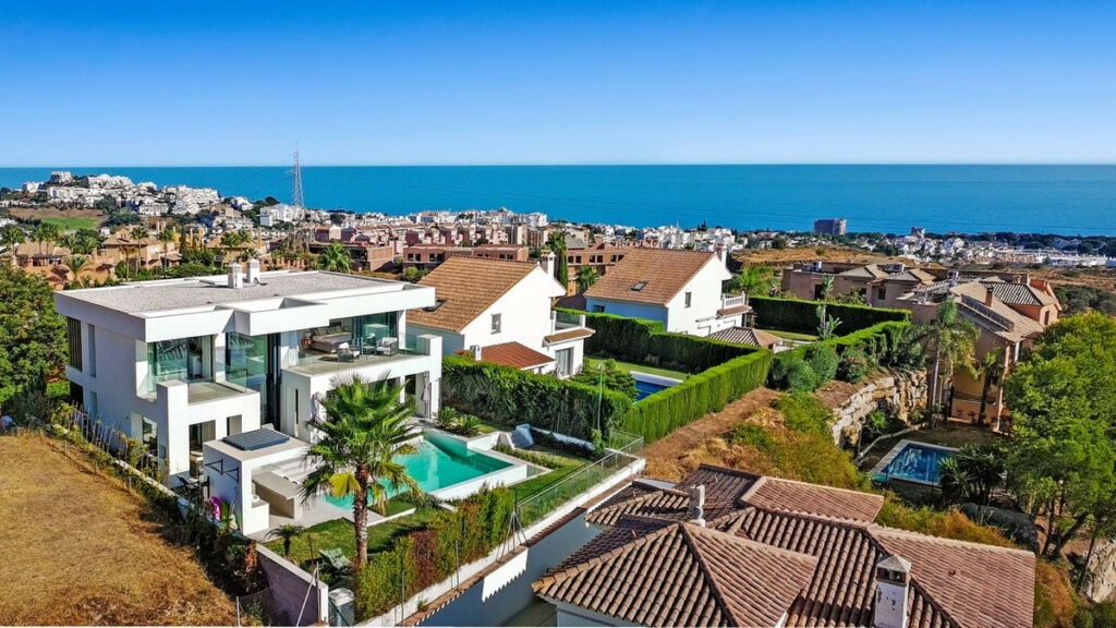 Detached Villa Riviera del Sol Málaga - image 2