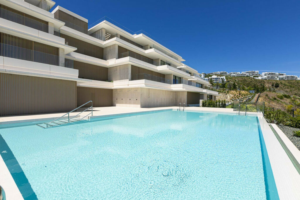 Middle Floor Apartment Benahavís Málaga - image 2