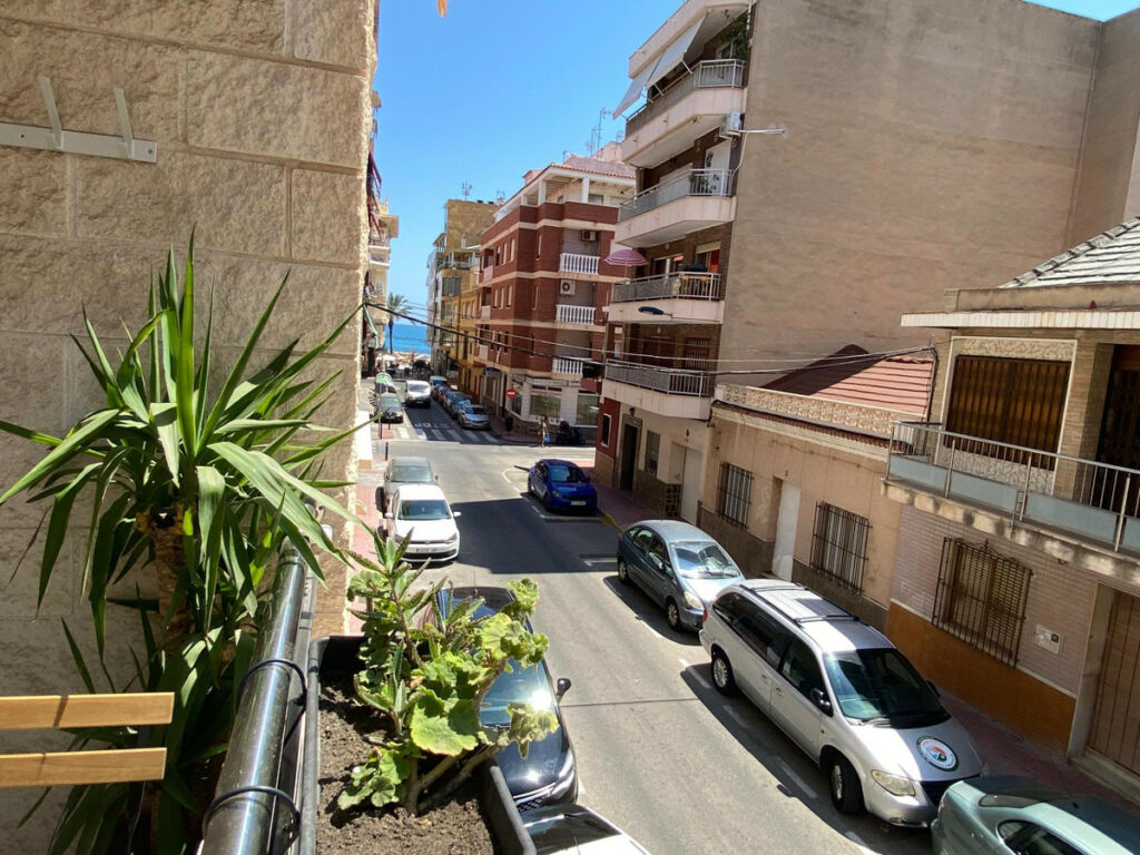 Middle Floor Apartment Torrevieja Alicante - image 2