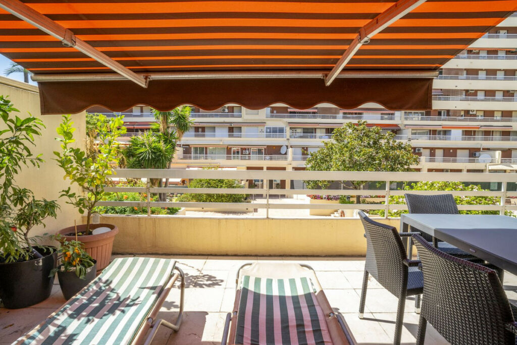 Middle Floor Apartment Marbella Málaga - image 2