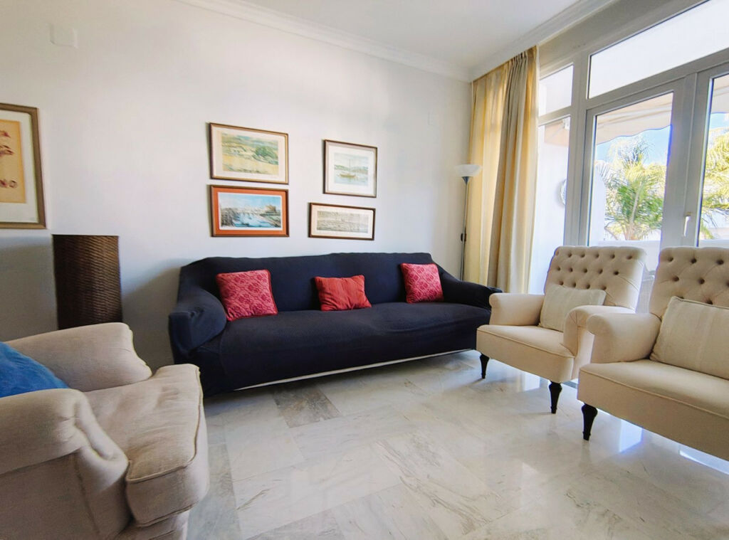 Middle Floor Apartment The Golden Mile Málaga - image 2