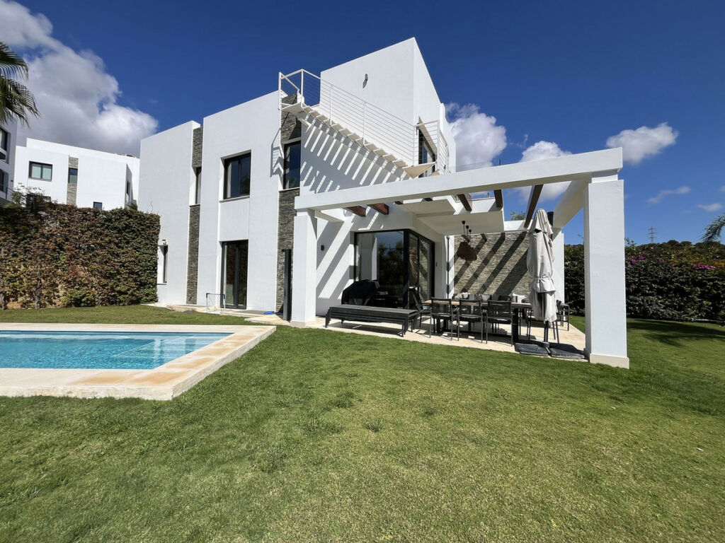 Semi-Detached House Cabopino Málaga - image 2