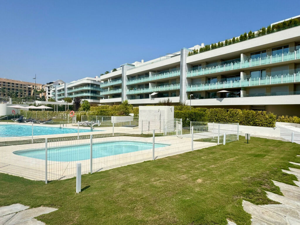 Middle Floor Apartment San Pedro de Alcántara Málaga - image 2