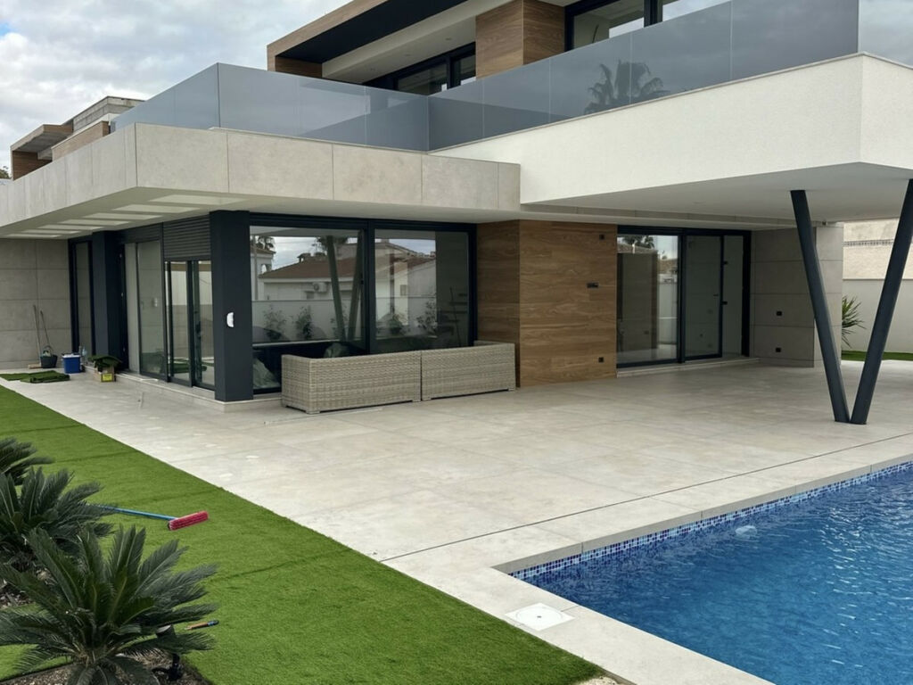 Detached Villa Ciudad Quesada Alicante - image 2