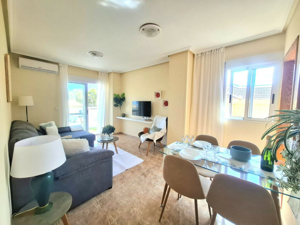 Middle Floor Apartment Torrevieja Alicante - image 2