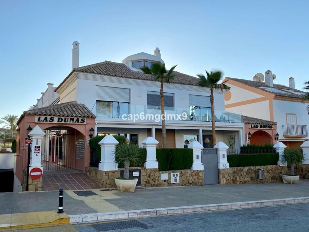 Semi-Detached House Bahía de Marbella Málaga - image 2
