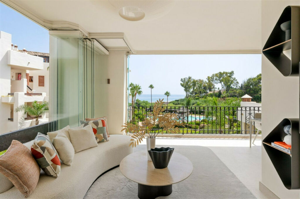 Middle Floor Apartment New Golden Mile Málaga - image 2